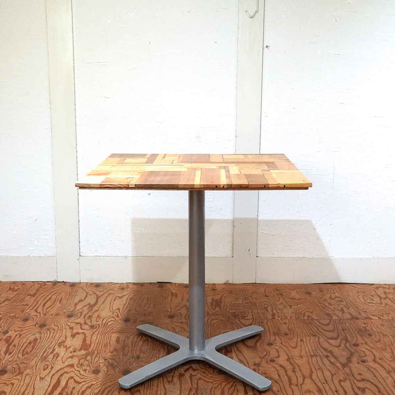リバイブモブラープロジェクト 不要になった古い家具の木材の細切れから作った一本脚のテーブル スクラップウッドテーブル【1】 SDGs 地球環境にいちばん優しい家具