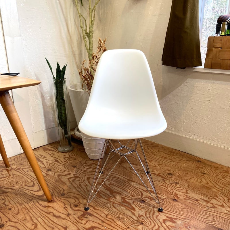 ハーマンミラー / Herman Miller ヴィトラ / Vitra  サイドシェルチェア ホワイト エッフェルベース チャールズ＆レイ・イームズ 中古