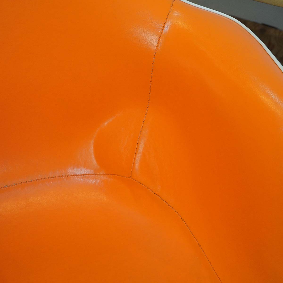 ハーマンミラー / Herman Miller アームシェルチェア オレンジ