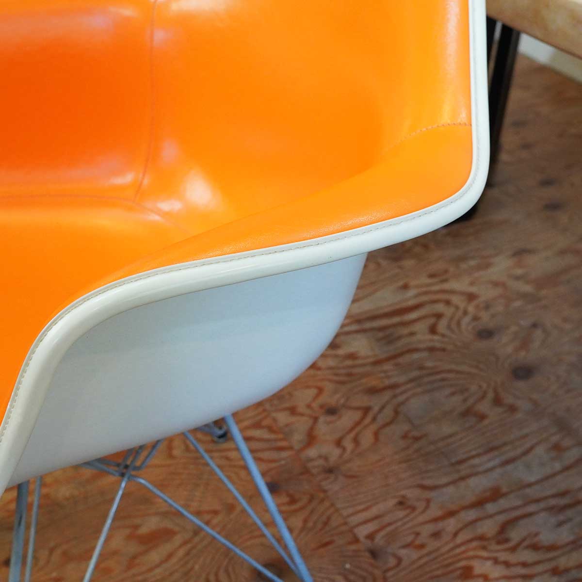 ハーマンミラー / Herman Miller アームシェルチェア オレンジ ナウガレザー チャールズ＆レイ・イームズ ヴィンテージ