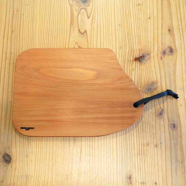 リバイブモブラープロジェクト 不要になった古い家具の木材から作ったカッティングボード ホオノキ SDGs【3】 地球環境にいちばんやさしい雑貨