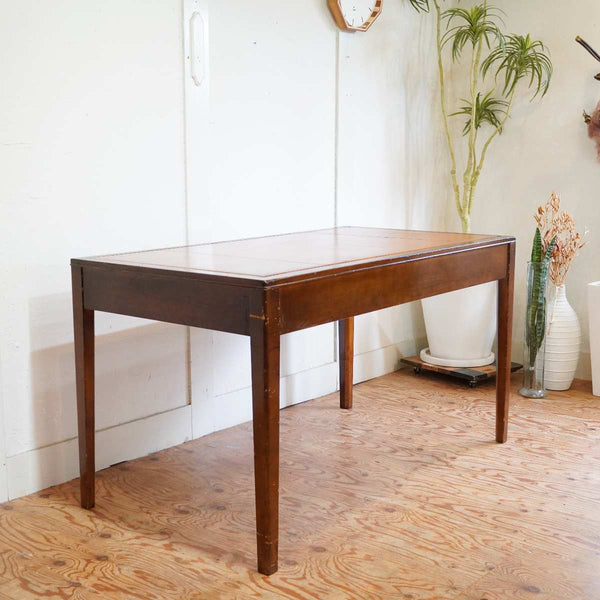 k860r111 英国アンティーク 革張り天板のセンターテーブル 重厚な雰囲気 k860r111 英国アンティーク 革張り天板のセンターテーブル 重厚