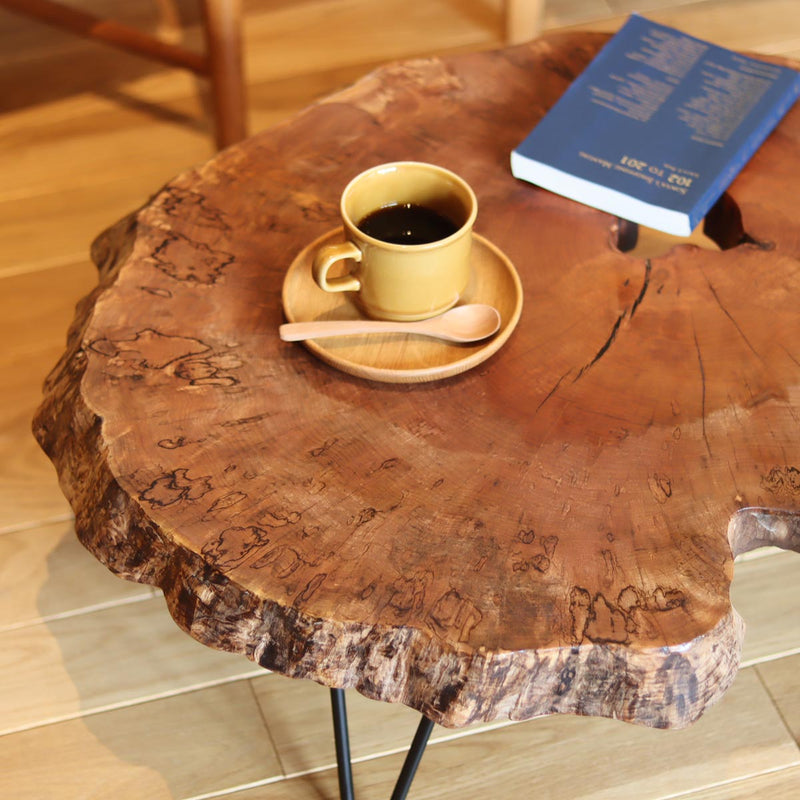 リバイブモブラープロジェクト  輪切りの立派な一枚板に新品の鉄脚を付けて作ったコーヒーテーブル ローテーブル リメイク家具 地球環境にいちばん優しい家具 SDGs