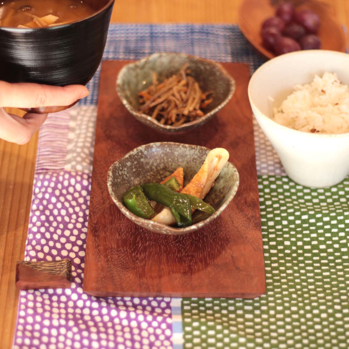 不要になった家具の木材から作った 折敷 【M】お盆 トレイ 無垢材 リバイブモブラープロジェクト
