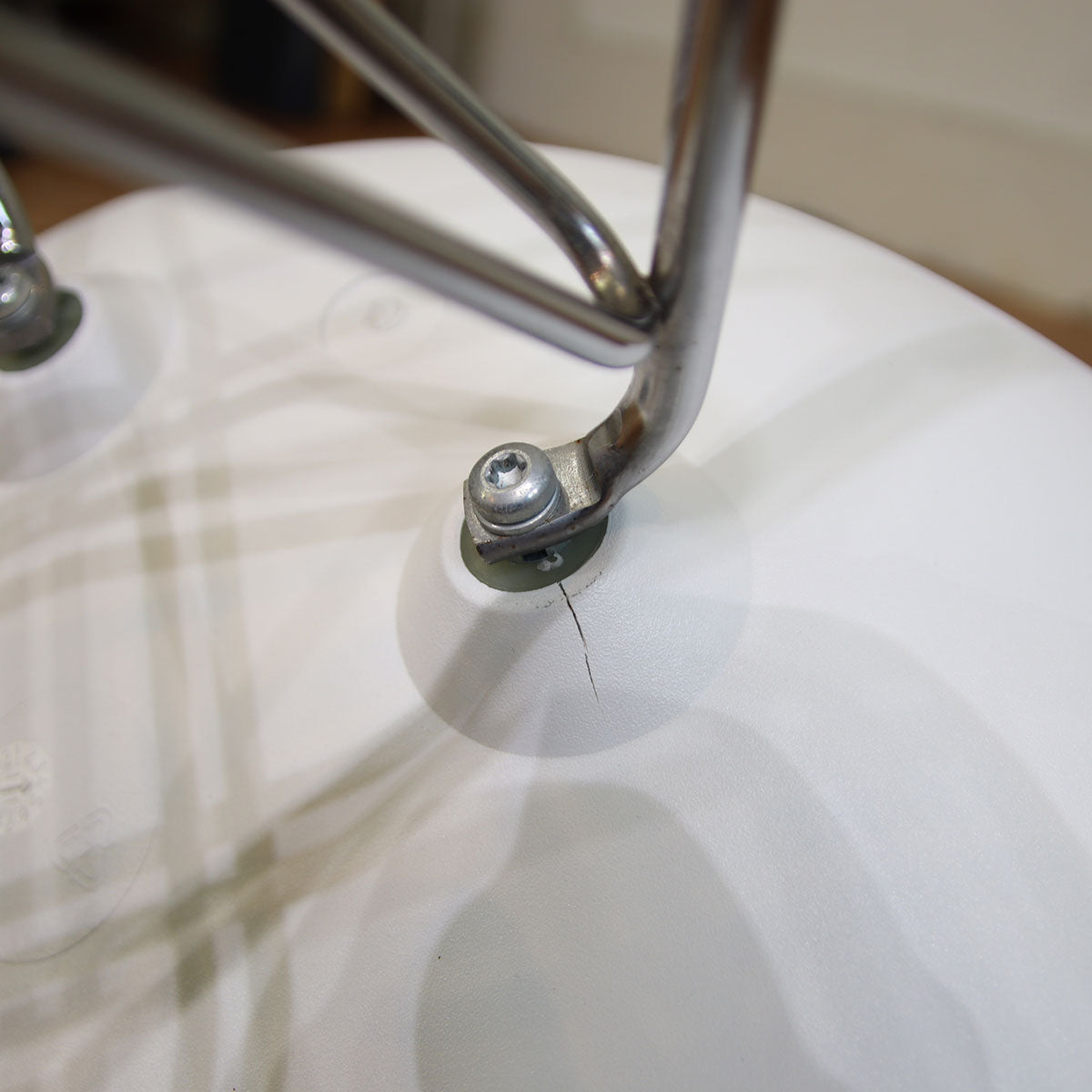 ハーマンミラー /  Herman Miller サイドシェルチェア ホワイト 【1】 エッフェルベース チャールズ＆レイ・イームズ 中古
