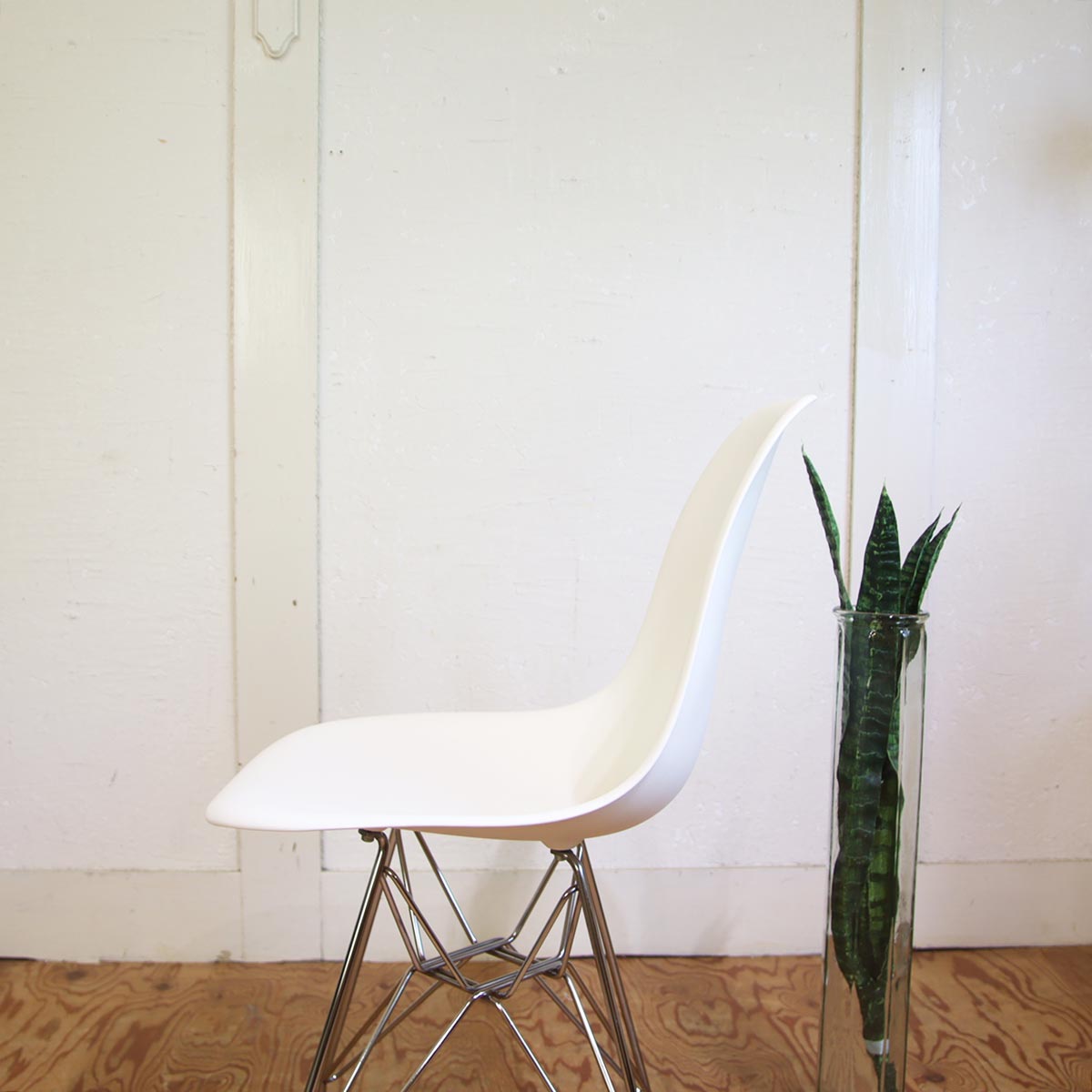 ハーマンミラー /  Herman Miller サイドシェルチェア ホワイト 【1】 エッフェルベース チャールズ＆レイ・イームズ 中古