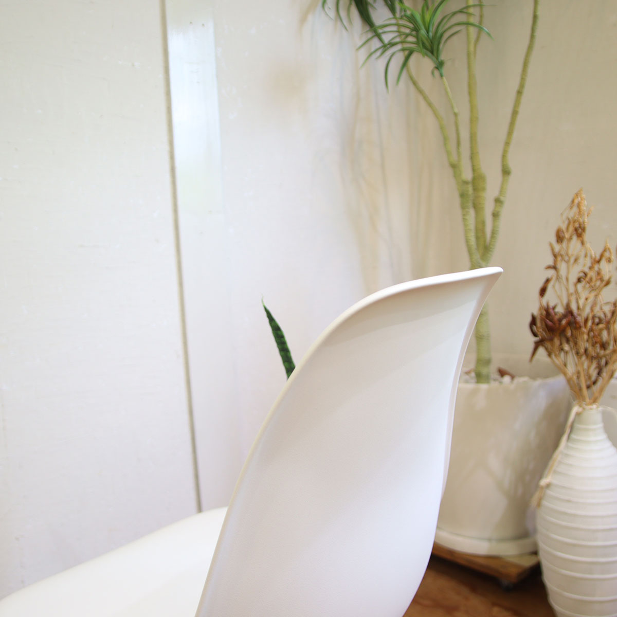 ハーマンミラー /  Herman Miller サイドシェルチェア ホワイト 【1】 エッフェルベース チャールズ＆レイ・イームズ 中古