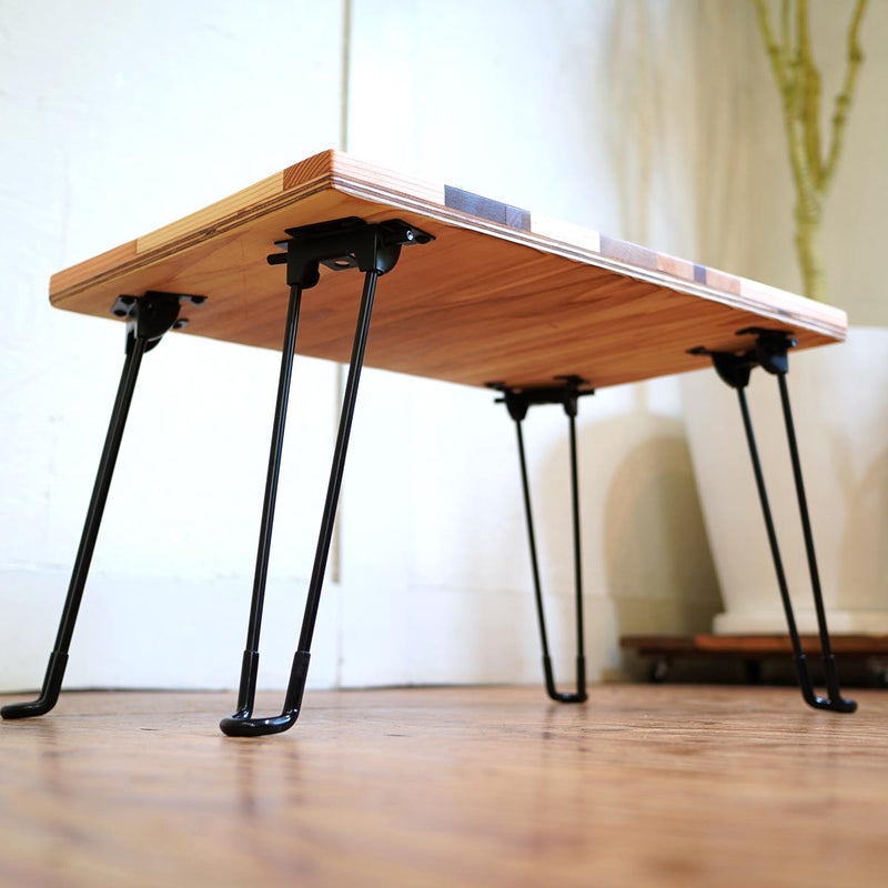 折りたたみテーブル アウトドアテーブル 【鉄脚】不要になった古い家具の木材の細切れから作った折り畳めるローテーブル リバイブモブラープロジェクト