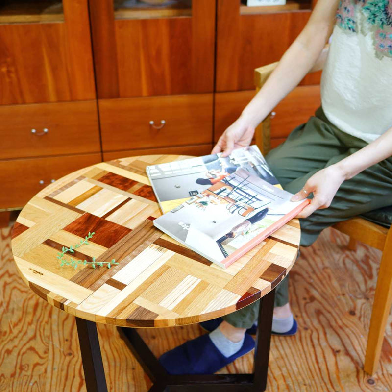 不要になった古い家具の木材から作ったスクラップウッドコーヒーテーブル  サイドテーブル リバイブモブラープロジェクト