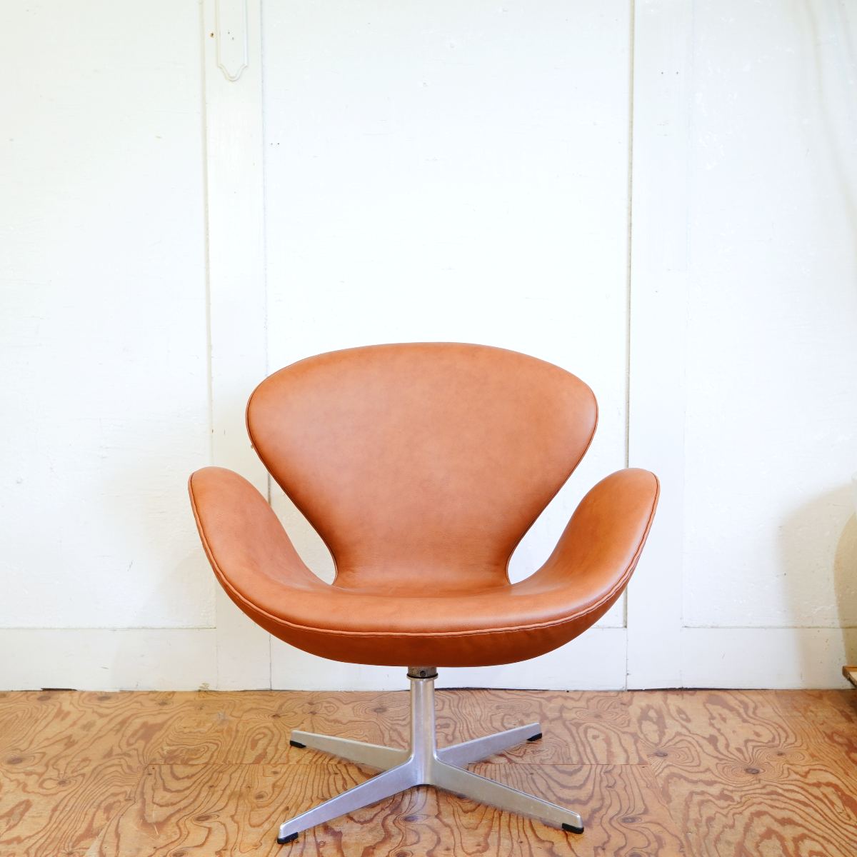 フリッツ・ハンセン / FRITZ HANSEN スワンチェア / SWAN 【1】本革 ブラウンレザー アルネ・ヤコブセン 張替え済  ヴィンテージ