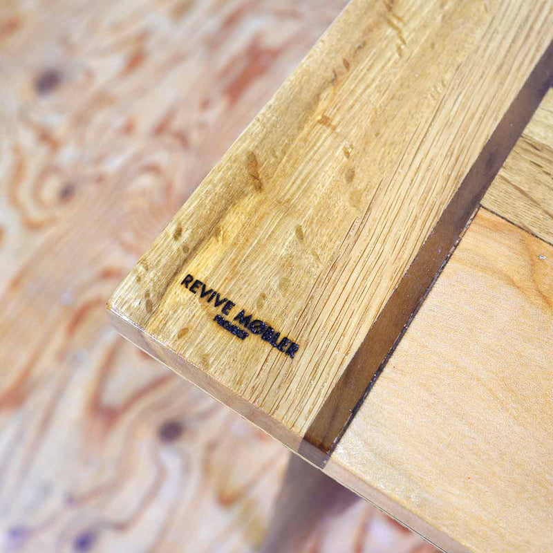 不要になった古い家具の木材から作った スクラップウッドデスク テーブル リバイブモブラープロジェクト