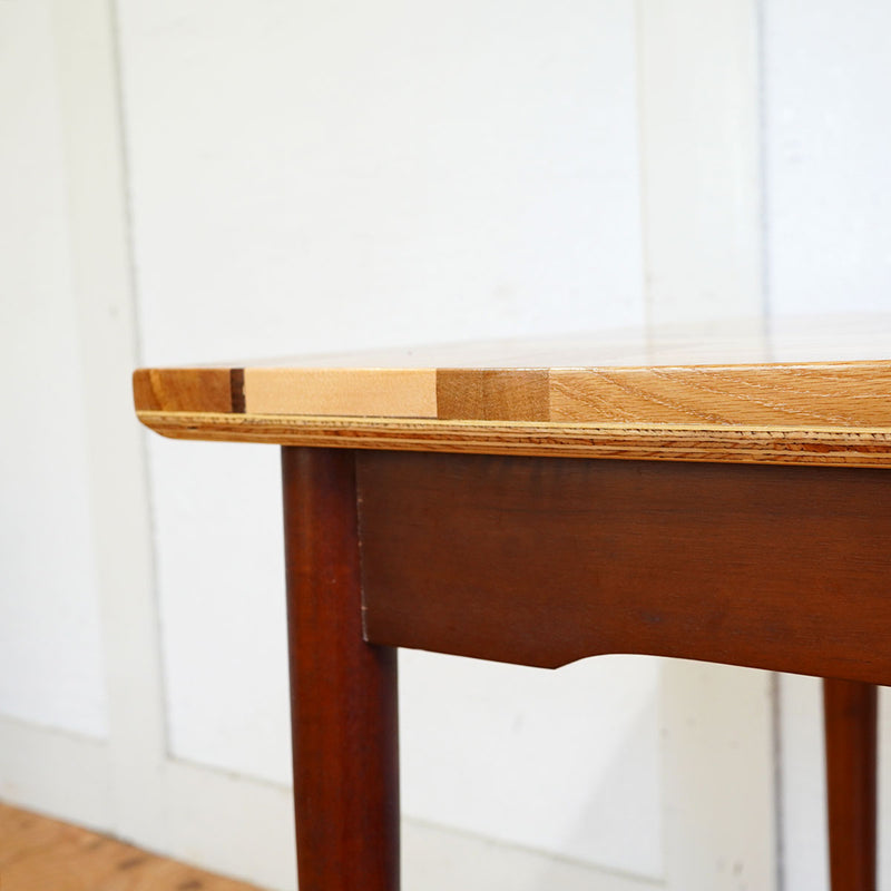 不要になった古い家具の木材から作った スクラップウッドデスク テーブル リバイブモブラープロジェクト