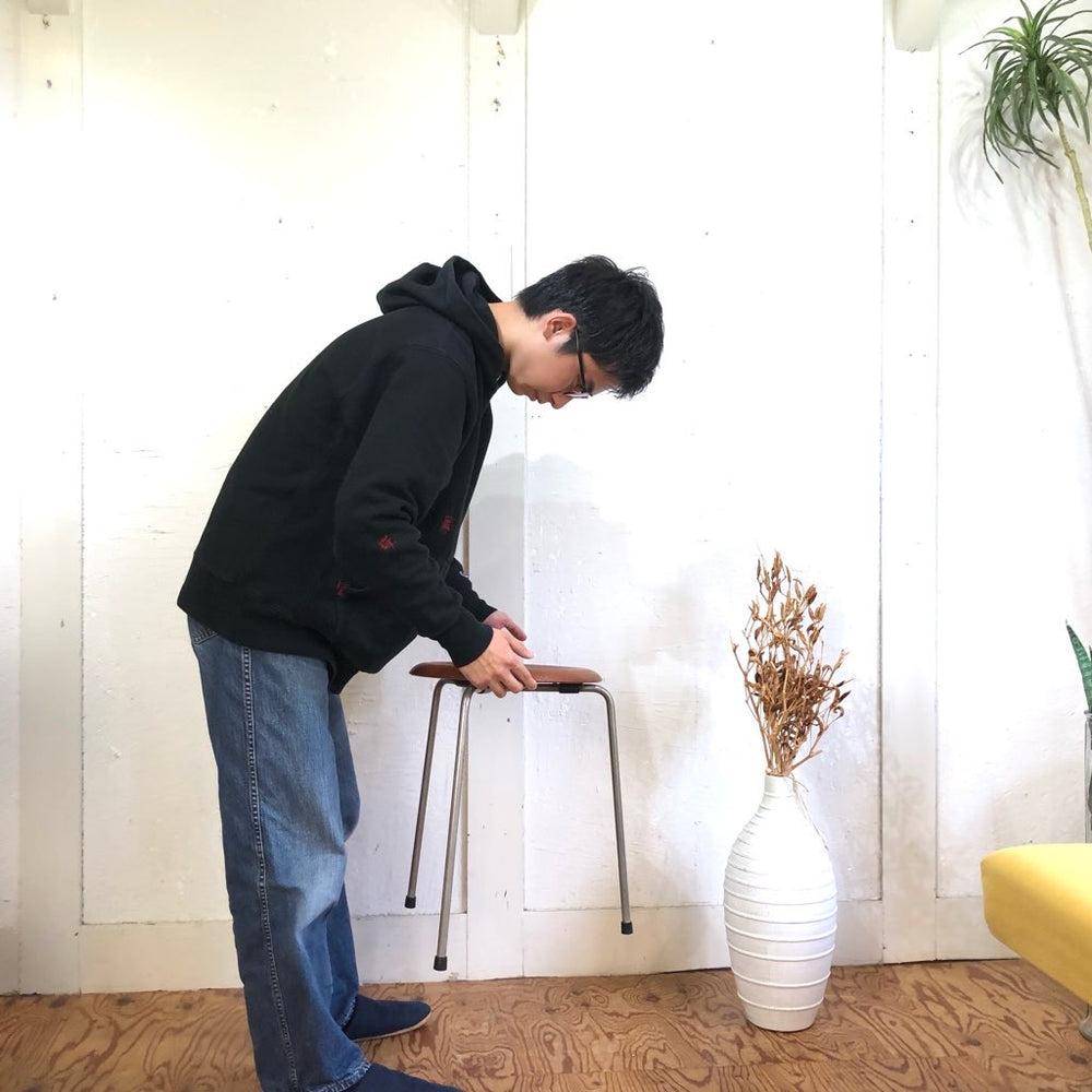 Fritz Hansen（フリッツ・ハンセン）ドットスツール初期型 3本脚