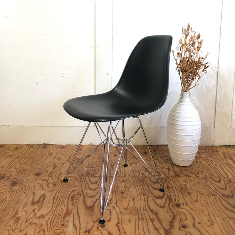 ハーマンミラー / Herman Miller ヴィトラ / vitra サイドシェルチェア ブラック チャールズ＆レイ・イームズ ワイヤーベース 中古