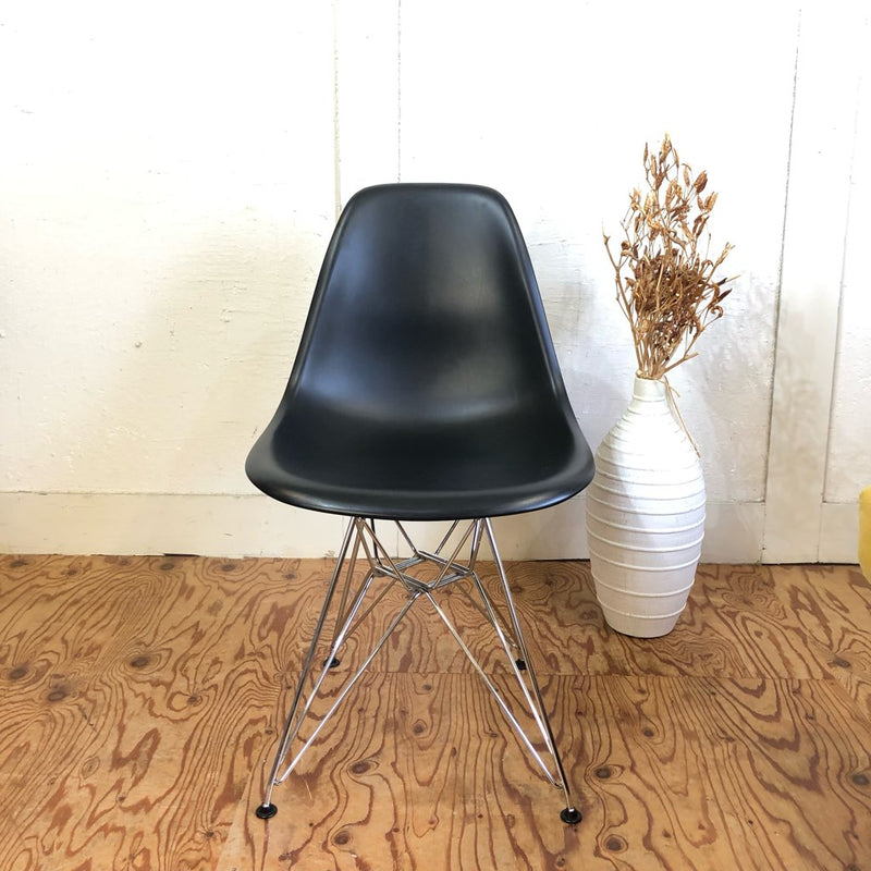 ハーマンミラー / Herman Miller ヴィトラ / vitra サイドシェルチェア ブラック チャールズ＆レイ・イームズ ワイヤーベース 中古