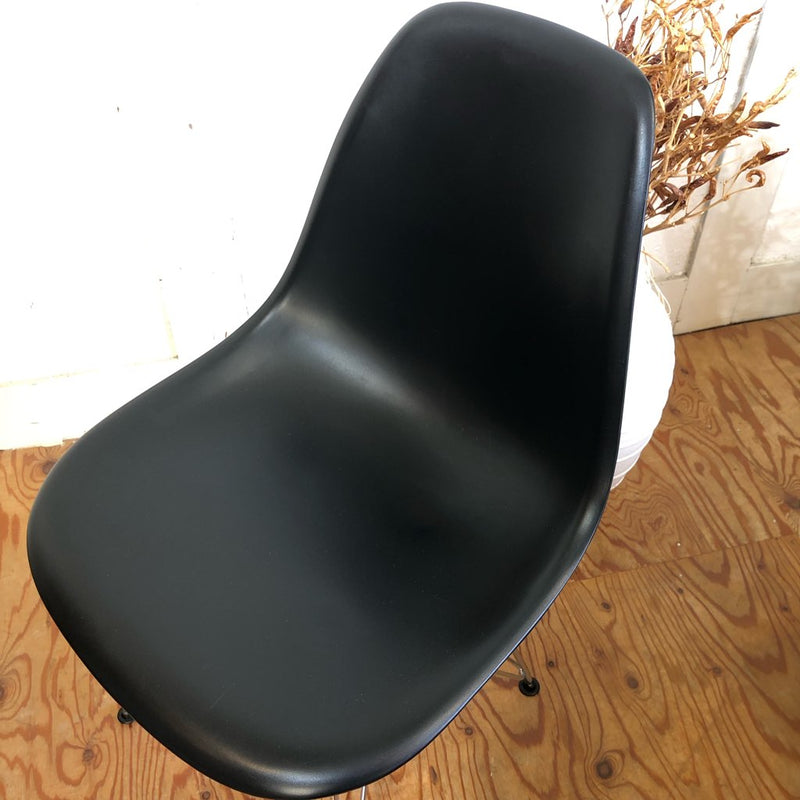 ハーマンミラー / Herman Miller ヴィトラ / vitra サイドシェルチェア ブラック チャールズ＆レイ・イームズ ワイヤーベース 中古